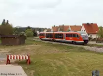 642 074 hat am 6.5.13 den Bahnhof Eckersm�hlen verlassen und f�hrt ohne weiteren Halt an der Ortsmitte vorbei nach Hilpoltstein weiter.