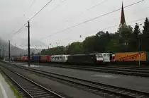 Gleich 3 Z�ge von TXL und einer von Lokomotion stehen am 2.6.2013 im Bahnhof Kufstein.  Nichts geht mehr! Grund ist der Intensive Regen und Hochwasser im Inn zwischen Kufstein und Kiefersfelden. 189 935-0 und 185 540-2 von TXL und 139 555-7 von Lokomotion sind sichtbar. Hinmter den 2 Z�gen steht noch eine BR 182 von MRCE und weiter vorn eine BR 185 von TXL.