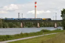 1216 210  Kapsch  f�hrt mit dem EC 77 �ber die neue Donau in Wien. Das Foto entstand am 01.06.2013.