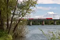 REX 2524 (Wien Hbf - Bratislava Hbf) f�hrt �ber die neue Donau in Wien. Die Aufnahme entstand am 01.06.2013.