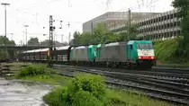 Zwei Cobra 2814 und 2815 kommen mit einem langen Kalkzug aus Yves-Gomez�e(B) nach Millingen und fahren in Aachen-West ein bei Regen und Gewitter am Abend vom 28.5.2013. 