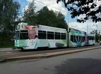 Neu macht der Be 4/6S 670 Werbung f�r die Firma BAYER, die ihr 150 J�hriges Bestehen feiert und seit 2005 in Basel ans�ssig ist. Hier steht der Wagen an der Endhaltestelle der Linien 15/16 auf dem Bruderholz. Die Aufnahme stammt vom 02.06.2013.