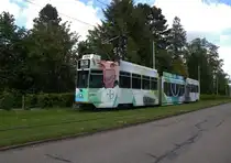 Neu macht der Be 4/6S Werbung f�r die Firma BAYER, die ihr 150 j�hriges Bestehen feiert und seit 2005 in Basel ans�ssig ist. Hier f�hrt der Wagen zur Haltestelle Hauensteinstrasse auf der Linie 16. Die Aufnahme stammt vom 02.06.2013.