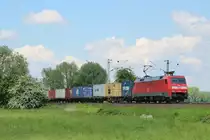 Am 28.Mai 2013 war 152 004 mit einem Kistenzug bei Elze(Han) auf dem Weg Richtung S�den.