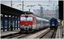 Budapest Keleti Plyaudvar. Ein EC aus Bratislava trifft ein mit der slowakischen 350 016-2. (14.05.2013)
