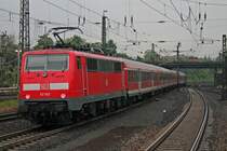 Am 31.05.2013 schob die Frankfurter 111 193 eine RegionalBahn von Frankfurt (Main) Hbf nach Weinheim aus dem Darmstdter Hauptbahnhof raus.