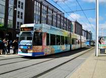 Rostock: Stra�enbahnlinie 6 nach Rostock-S�dstadt Mensa an der Haltestelle Rostock-Altstadt Lange Stra�e.(3.6.2013) 
