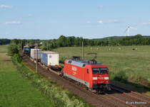152 128-5 hat am 05.06.13 den KT 50275 L�beck-Skandinavienkai - Basel am Haken und passiert Ramelsloh Richtung Bremen.