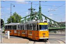Strassenbahn Budapest Linie 19 am Szent Gell�rt t�r. (11.05.2013)