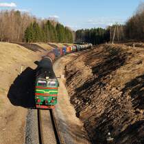 2M62UP-0112 mit G�terzug vor Augsligatne (01.05.2013)