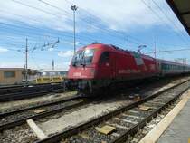 E 190 016 f�hrt am 30.Mai 2013 durch den Bahnhof Verona P.N.