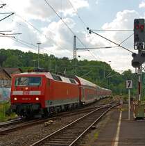 Die 120 207-6 (ex 120 136-7) mit 6 DoSto´s als RE 9 - Rhein Sieg Express (RSX) Aachen - K�ln - Siegen am 05.06.2013 bei der Einfahrt in den Bahnhofes Betzdorf/Sieg.