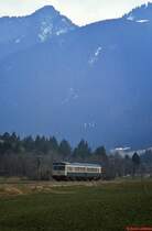 Ein 628.0 ist bei Pfronten-Steinach in Richtung Reutte/Tirol unterwegs (April 1982)