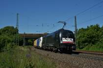 2x ES64 U2-033 (182 033)+ES64 U2-023 (182 523-1)mit Seecontainer Richtung Bebra am 06.06.2013.