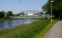 Ein TGV Euro duplex �berquert am 2.Juni2013 die Murgbr�cke bei Rastatt .