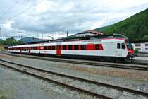 Auch ein 2. f�r RegionAlps bestimmter Domino ist zurzeit im Jura im Einatz: RBDe 560 274-3, B INOVA 182-9 und ABt 894-7 als Regio 5246 in Moutier, 09.06.2013.