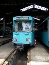 Ein VGF Ptb Wagen steht am 08.06.13 in Frankfurt Eckenheim.  Das Foto wurde durch den Zaun gemacht