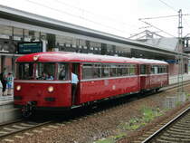 Im Bahnhof Berlin Gesundbrunnen steht 795 396-0 mit  995 307-5 der Berliner Eisenbahnfreunde (BEF) am 08. Juni 2013 f�r eine Sonderfahrt (SZ 80425) zu den Eisenbahnwerkst�tten Eberswalde anl�sslich des Jubil�umsfest dieser Eisenbahnwerkst�tten.
Diese Werkst�tten wurden vor 135 Jahren am 7. Januar 1878 als „Reparaturwerkstatt der Berlin-Stettiner Eisenbahn“ er�ffnet.
