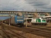 185.514 + 1216.960 G 48960 nach kurzer Zeit kam der Lokf�hrer der 1216 in  Wels Hbf 10.6.13 
