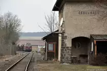 V270.10 (92 80 1221 124-1 D-SGL) mit Schotterzug 92186 beim Schottern am 23.03.2013 in Gebenbach (Strecke Amberg - Schnaittenbach)