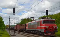 S� 363-021 zieht G�terzug durch Maribor-Tabor Richtung Norden. /1.6.2013