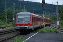 Nachschu� auf den Ersatzpendel zwischen Neckarelz und Bad Friedrichshall-Jagstfeld der hier gerade Neckarelz verl�sst, es ist der 628 230 mit dem 928 247 deren Schlu�licht man hier sieht. 31.5.2013