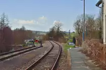 Alles hat ein Ende! Nur die ...... nicht nur die Wurst hat zwei, auch die Krebsbachtalbahn die hier ihr Ende in Neckarbischofsheim findet. Denn durch Ermangelung einer Weiche sind hier zwei Prellb�cke notwendig. 13.4.2013