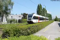 Auch dieses Bild ist nicht mehr lange m�glich. Denn mit dem Fahrplanwechsel vom Dezember 2013 wird die S1 auf den Abschnitt Wil-St.Gallen eingek�rzt. Die Thurbo-GTW's fahren dann nur noch als S2 bis Heerbrugg. Am 8.6.2013 hat der RABe 526 773-7 soeben Heerbrugg in Richtung Altst�tten SG verlassen.