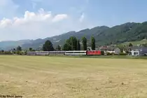 Abschied nehmen vom alten REX: Re 4/4'' 11116 am 8.6.2013 kurz vor Heerbrugg als RE 3828 nach St.Gallen.