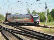 RE 8 nach Tessin mit 642 551 verl��t am 9.6.2013 den Hbf Rostock.