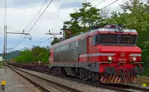S� 363-018 zieht Containerzug durch Maribor-Tabor Richtung Koper Hafen. /27.5.2013