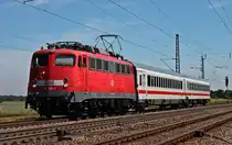 Am 13.06.2013 fuhr die frisch revidierte 115 350-1 (HU 30.05.2013) mit dem w�chentlichen Pbz 2459 von Karlsruhe nach Basel. Hier ist die alte Sch�nheit bei Orschweier. Die 115 350-1 ist nun die dritte 115er von DB Autozug, die dieses Jahr eine neue Hauptuntersuchung IS630 im AW Dessau bekommen hat.