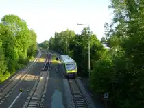 650.731 f�hrt hier als ag 84686 von Bad Steben nach M�nchberg, hier kurz nach dem Bahnhof von Oberkotzau.
Aufgenommen am 13.Juni 2013.