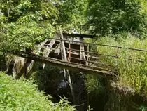 Der Rest der Br�cke �ber den Stichelsbach (einem Zufluss zum Gudower See) zwischen Lehmrade und Kehrsen ist eines der wenigen Relikte der ehemaligen Bahnstrecke Hollenbek - M�lln, DB KBS 114c (Stichbahn von der Kaiserbahn Berlin - Kiel; 11.06.2013