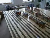 Das zuk�nftige Bw auf meiner neuen H0-Anlage wird Heimat f�r E-und Diesellok`s werden.Auch die Gleise f�r einen Abstellbahnhof,mit zwei Gleisen,liegen schon(am vorderen Anlagenrand zusehen).Aufgenommen am 16.Juni 2013.