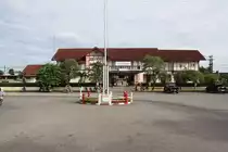 Vorplatzansicht des Aufnahmsgeb�ude des Bf. Chumphon am 18.Mai 2013.