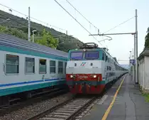 E444.016 mit EC 675/676 Milano C.le – Genova Piazza Princ. – Savona – Ventimiglia durchf�hrt im Hp. Ceriale (Liguria/Ligurien); 04.05.2013