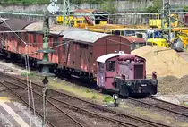 323 149-5 und gedeckte G�terwagen im Bf Linz - 06.05.2013