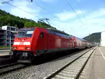 146 203 mit einem RE von Stuttgart nach Singen im Bahnhof Horb am 15.06.2013.