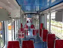 Innenansicht Niederflur-Mittelteil der Cottbusser KT4D-Stra�enbahnen. Diese Mittelteile wurden nachtr�glich in die normalerweise hochflurigen Stra�enbahnen aus tschechischer Produktion eingebaut. 15.6.2013