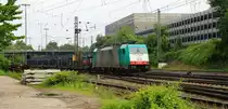 Die Cobra 2818  kommt aus Richtung Montzen/Belgien mit einem langen Citroen-Autoleerzug aus Belgien und f�hrt in Aachen-West ein  bei Sonne und Wolken Mix am 1.6.2013