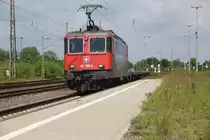 SBB Lok 431 396 in Bremerhaven Wulsdorf mit einem Ganzzug aus Containertragwagen auf dem Weg aus dem Containerterminal in Richtung S�den.