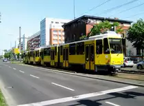  Berlin: Stra�enbahnlinie M8 nach S-Bahnhof Nordbahnhof an der Haltestelle Friedrichshain Landsberger Allee/Petersburger Stra�e.(17.6.2013) 
