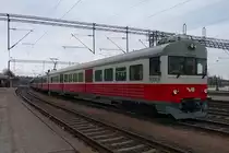 Steuerwagen #6224 zum Triebwagen Sm1 #6024 der VR im Bahnhof Riihim�ki, 12.4.13