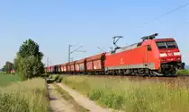 Am 8.Juni 2013 war 152 166 mit ihrem Zug bei Burgstemmen auf dem Weg Richtung Norden.