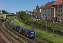 SNCF TER 73 918 + 73 913 haben gerade den Saarbr�cker Hauptbahnhof verlassen und machen sich auf den Weg nach Metz Ville. Genau eine Stunde Fahrzeit sieht der Fahrplan f�r die knappen 80 Kilometer.
16.06.2013 Saarbr�cken Malstatt KBS 682 - Bahnstrecke 3231 Saarbr�cken Hbf. - Saarbr�cken Saardamm.