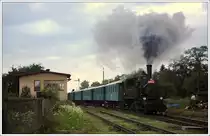 Die 1909 von der BMMF (B�hmisch-M�hrische Maschinenfabrik) gebaute ČSD 422.0108 (ex LB Nesamyslitz-Markowitz 2) bespannte mit 5 weiteren Maschinen am 21.6.2013 Fotoz�ge rund um Krup�. Am Bild ist sie bei der Ausfahrt aus dem genannten Bahnhof zu sehen. Grunds�tzlich w�re diese Ausfahrt um 5:16 herrlich im Licht gewesen. 