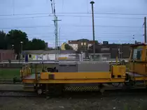 Einachser vor der Zweischwellenstopfmaschine 09-32 CSM,am 24.Juni 2013,in Bergen/R�gen.