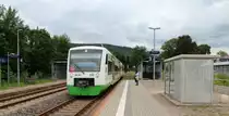 VT 013 und VT 009 von der Erfurter Bahn beim Halt in Bad Blankenburg (Th�ringerw). 24.06.2013