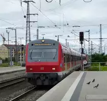 Eine X-Wagen-Traktion f�hrt hier als S2 nach N�nberg-Altdorf in den N�rnberger Hbf ein.
Schublok war die 143 632-8, 23.Juni 2013.